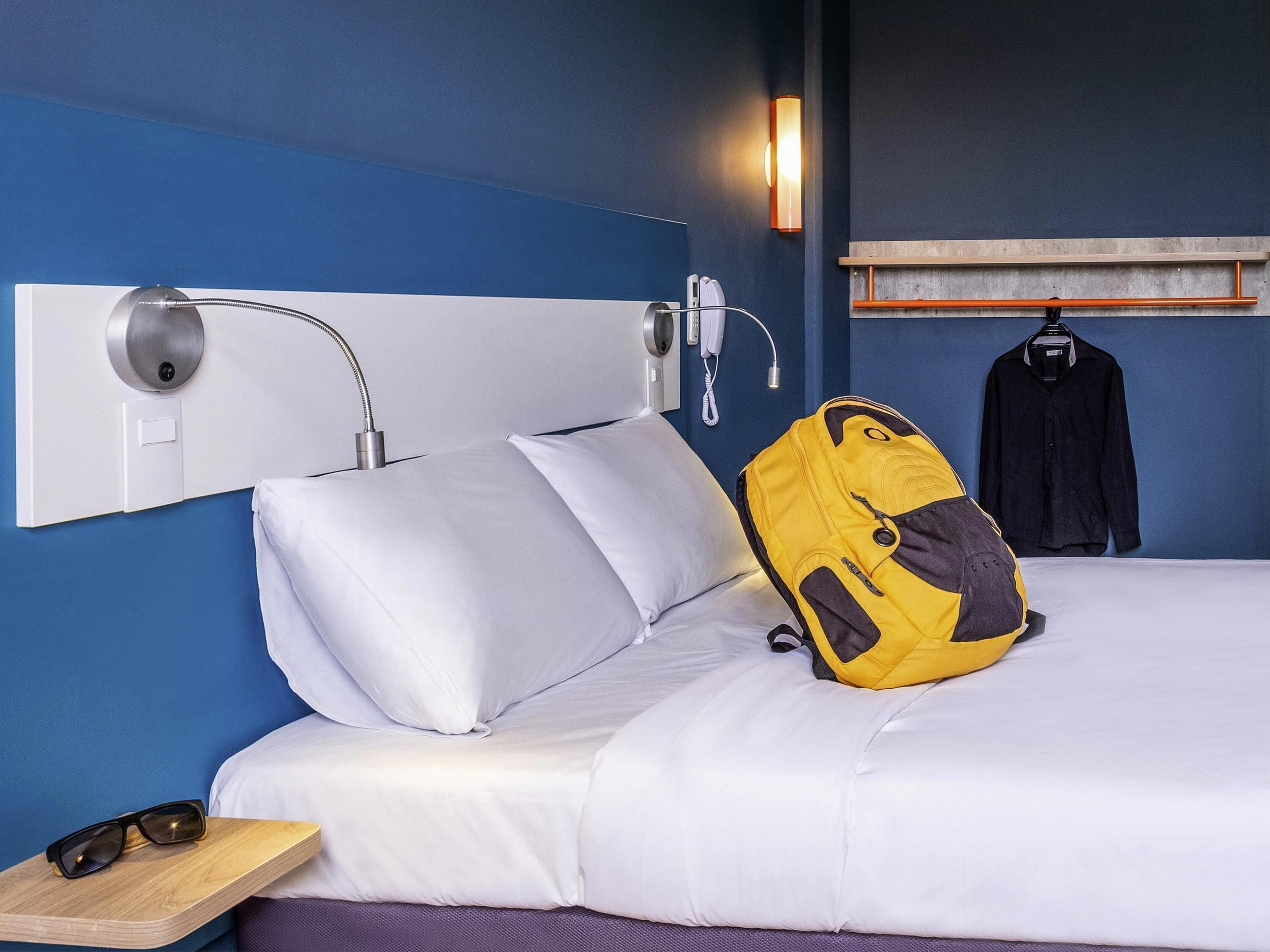 Sistema de insonorización, tabla de planchar con plancha, wifi gratis