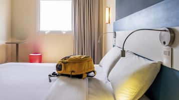 Standard Room, 1 Double Bed | Soundproofing, iron/ironing board (on request), free WiFi, bed sheets