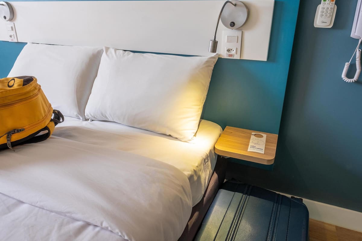 Standard Room, 1 Double Bed | Soundproofing, iron/ironing board, free WiFi, bed sheets