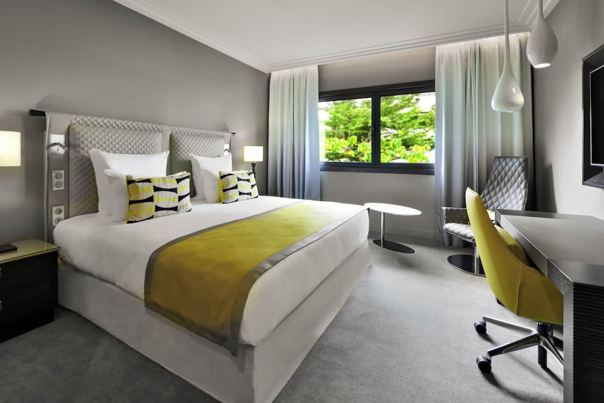 Premium bedding, minibar, desk, laptop workspace