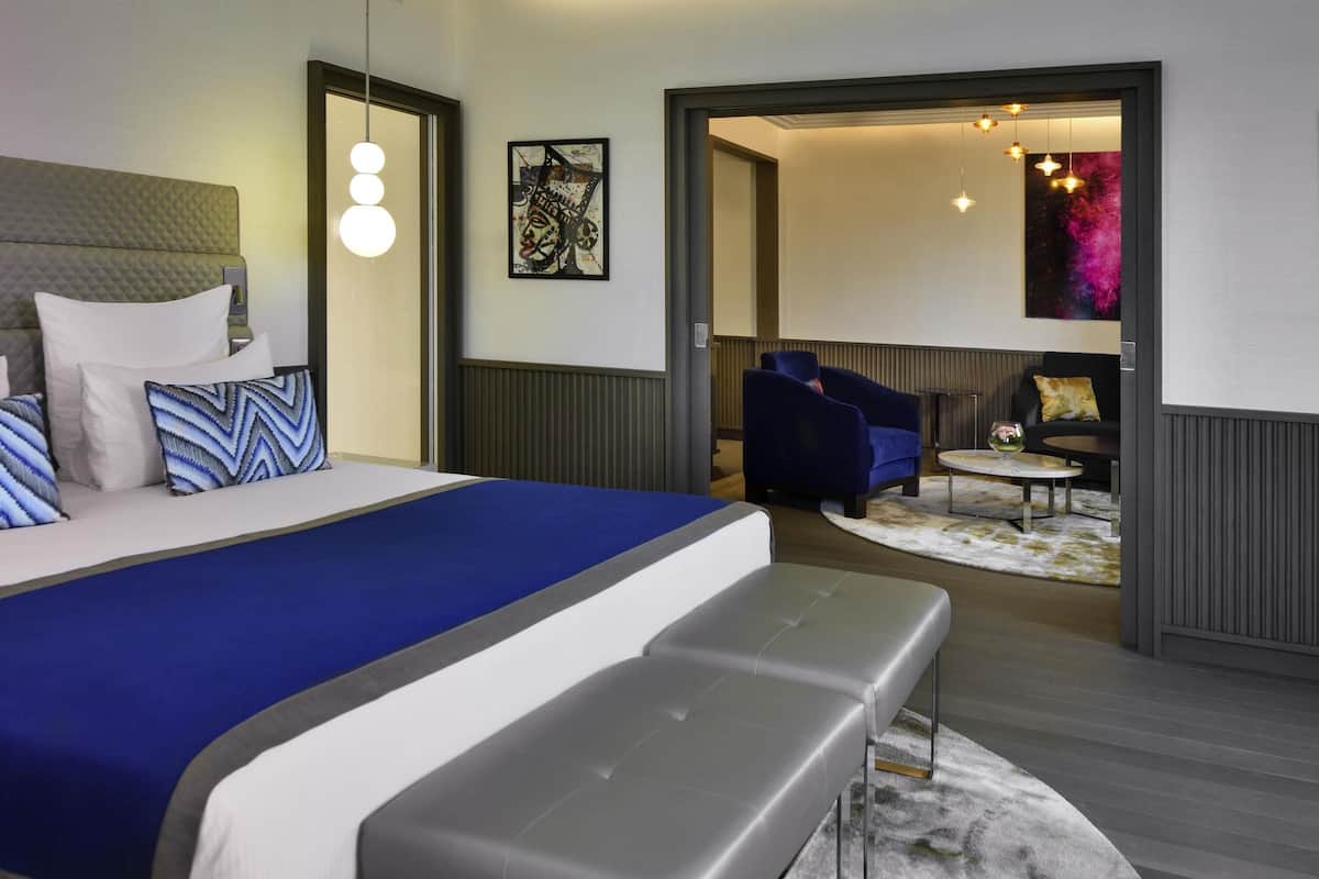 Executive Suite, 1 King Bed | Premium bedding, minibar, desk, laptop workspace