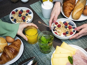 Daily continental breakfast (EUR 17.50 per person)