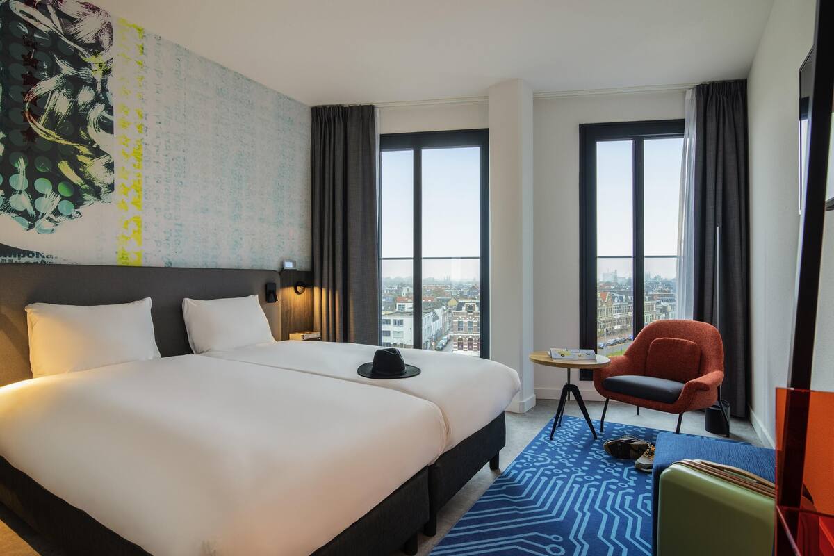 in-room safe, blackout curtains, free wifi