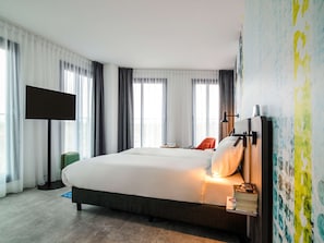 In-room safe, blackout drapes, free WiFi