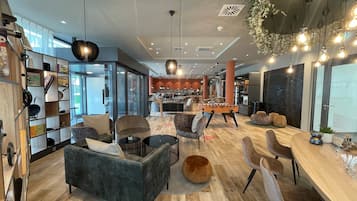 Lobby-Lounge