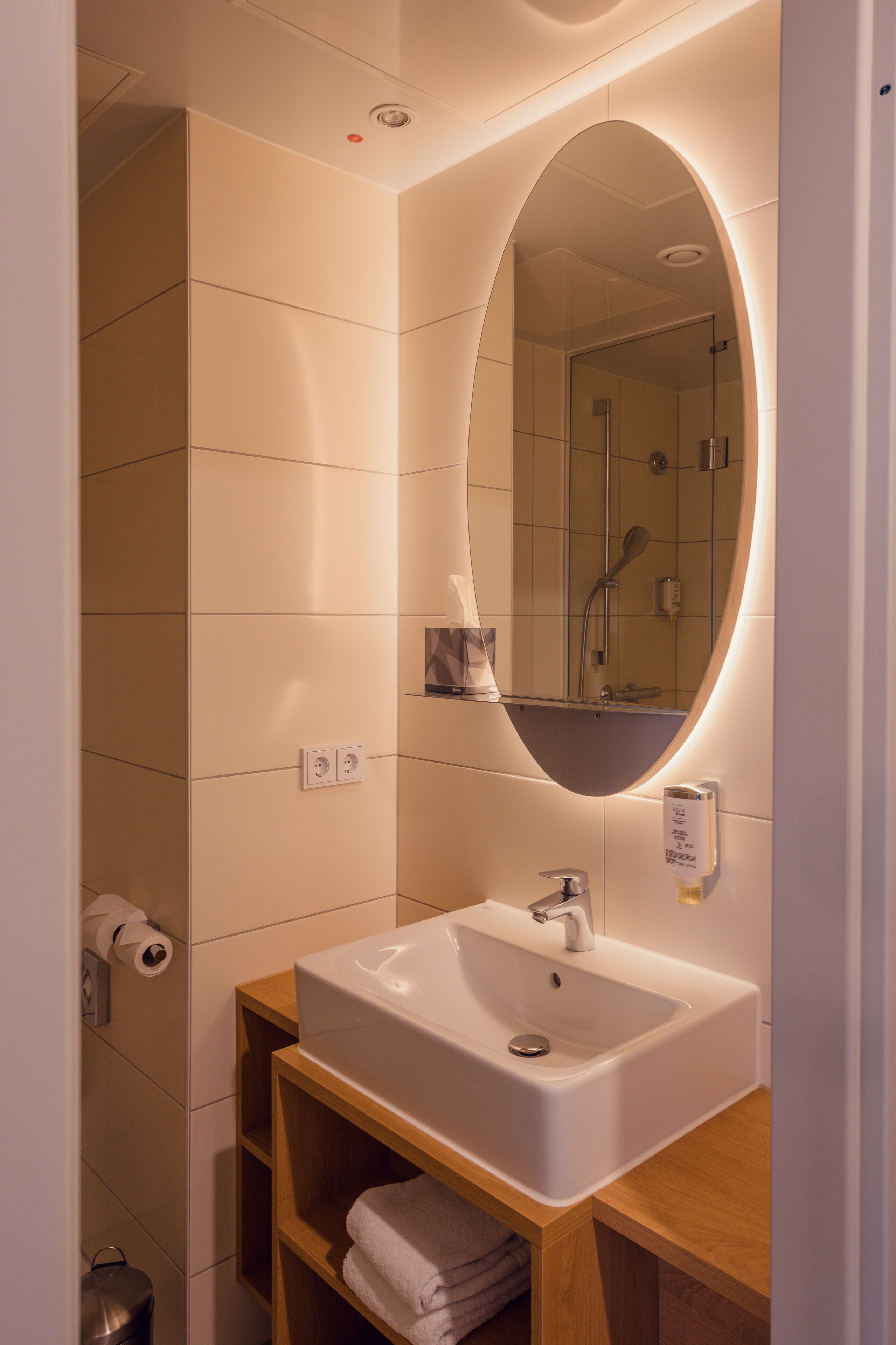 studio, 1 double bed | bathroom | shower, hair dryer, towels, soap