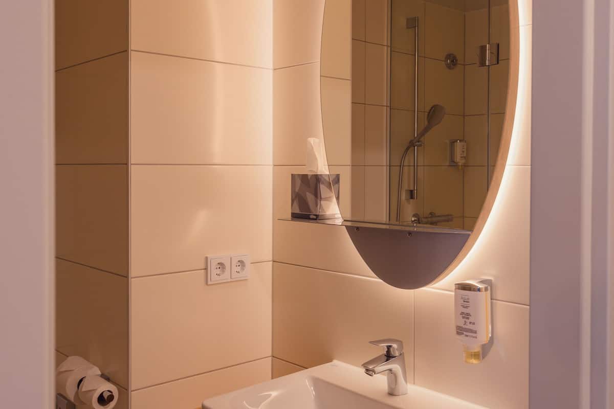 studio, 1 double bed | bathroom | shower, hair dryer, towels, soap