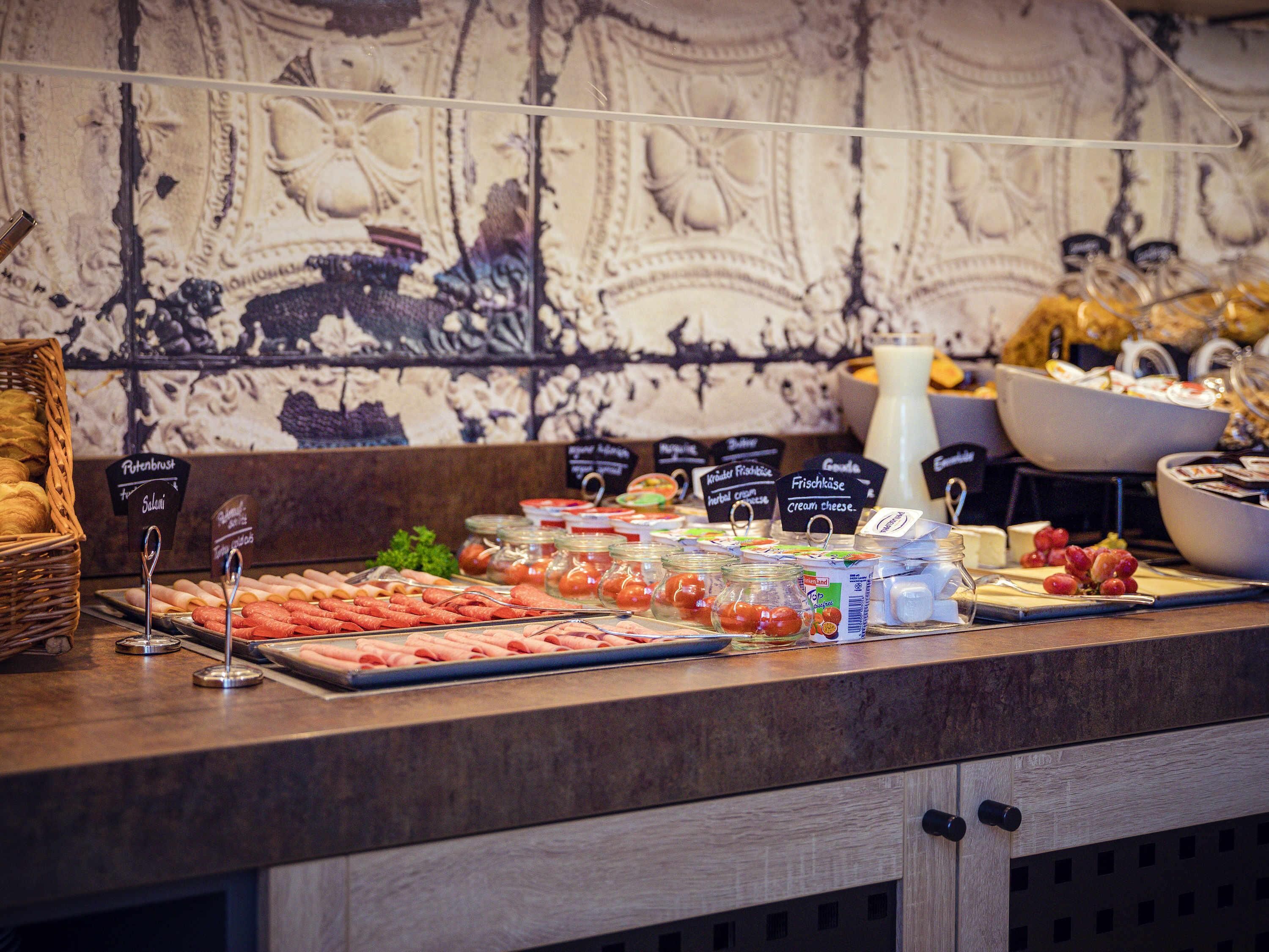 Frokostbuffé hver dag (EUR 17 per person)