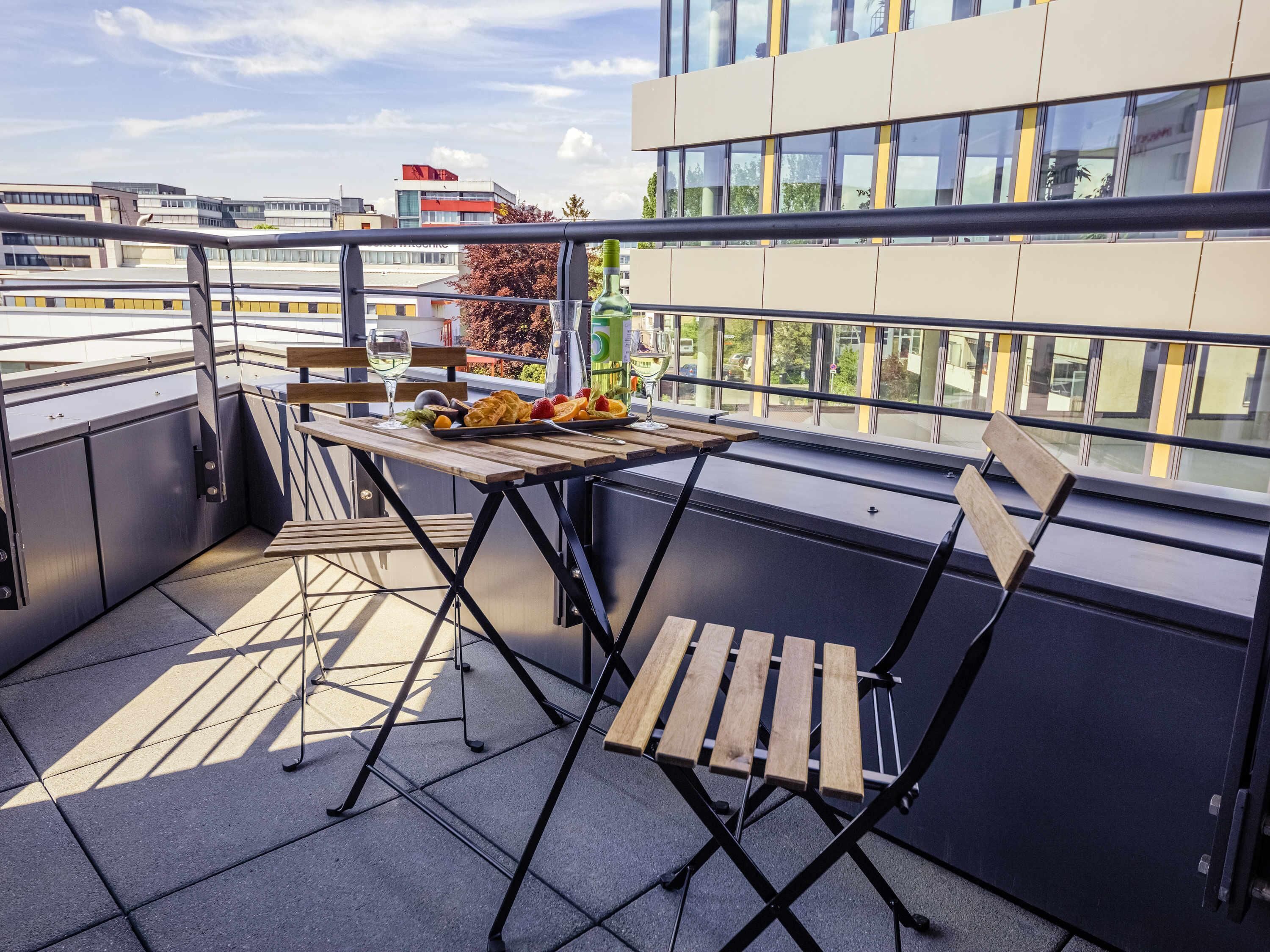 Studio, Multiple Beds, Balcony | In-room safe, desk, blackout drapes, soundproofing