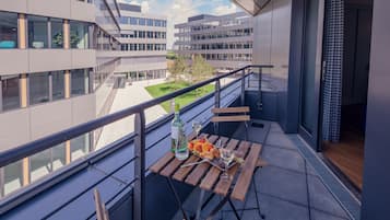 Studio, Mehrere Betten, Balkon | Zimmersafe, Schreibtisch, VerdunkelungsvorhÀnge, schallisolierte Zimmer