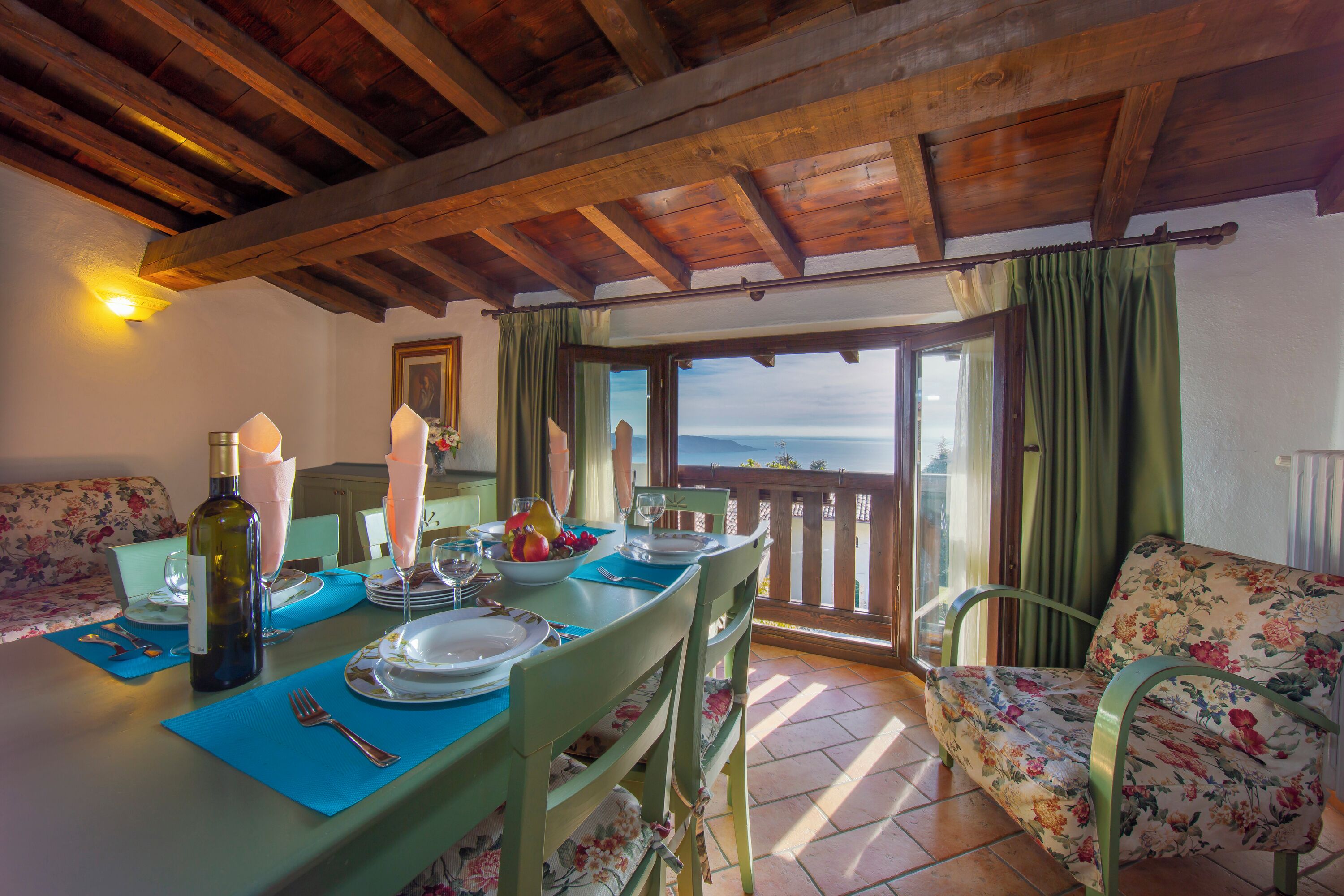 Family Apartment, Multiple Bedrooms, Mountainside (Liano Violetta -view lake & parking) | Dining