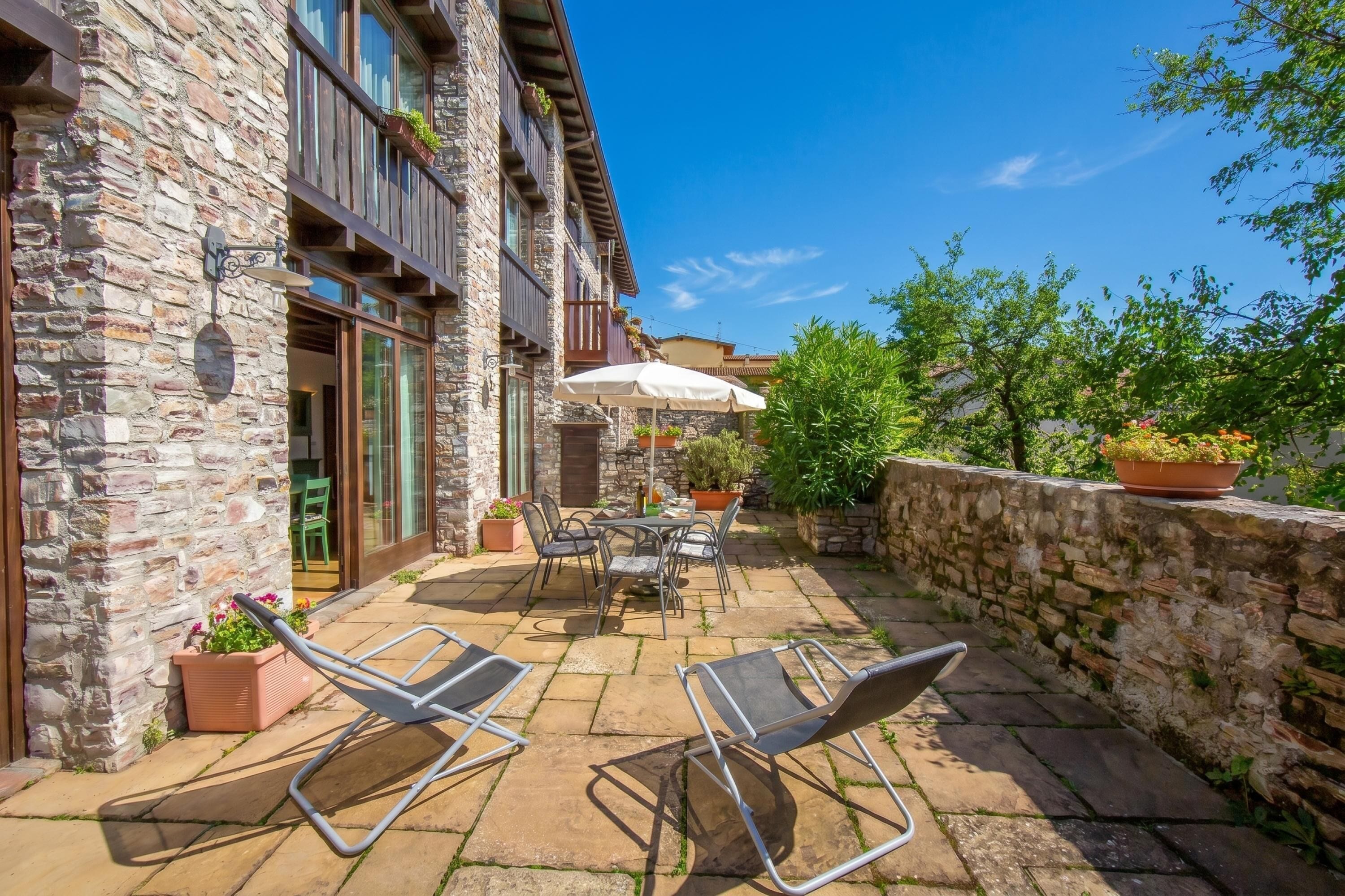 Family Apartment, Multiple Bedrooms, Mountainside (Liano Ginestra -Terrace & parking) | Outdoor dining