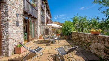 Family Apartment, Multiple Bedrooms, Mountainside (Liano Ginestra -Terrace & parking) | Outdoor dining