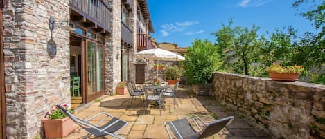Family Apartment, Multiple Bedrooms, Mountainside (Liano Ginestra -Terrace & parking) | Outdoor dining