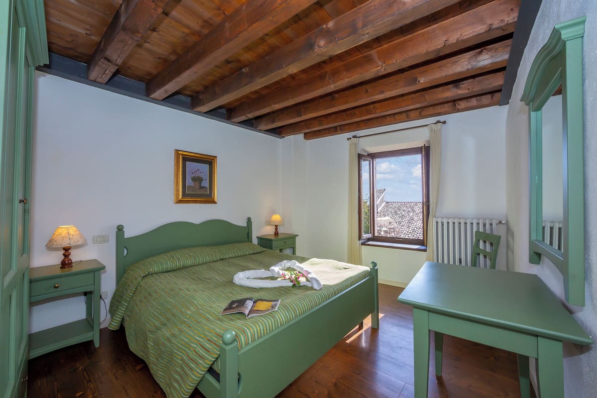 Appartement familial, plusieurs chambres, côté montagne (Liano Orchidea -Terrace & parking) | 1 chambre, accès au Wi-Fi (inclus), literie fournie