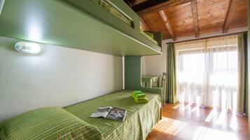 Family Apartment, Multiple Bedrooms, Mountainside (Liano Violetta -view lake & parking) | 1 bedroom, free WiFi, bed sheets