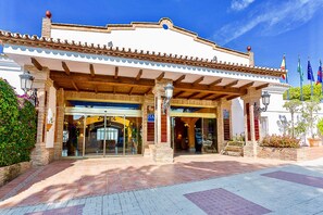 Interior entrance - La Reserva (Marbella)