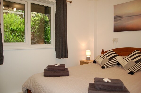 2 bedrooms, Internet, bed sheets - No 6 at Dolgoch Falls Cottages (Bryncrug)