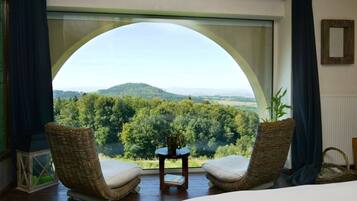 9 Schlafzimmer, Bügeleisen/Bügelbrett, Reisekinderbett