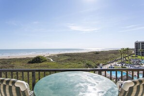 Outdoor dining - Saida 1 404 - 2 bdrm/2 bath, recently renovated at South Padre Island's premier resort (South Padre Island)