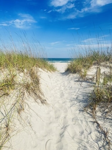  Family friendly oceanfront condo, directly on the beach.