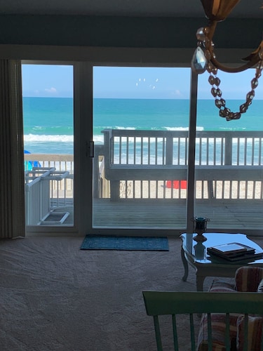  Family friendly oceanfront condo, directly on the beach.