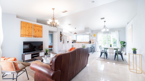 TV - Boho Chic Retreat (Port St. Lucie)