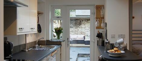 Kühlschrank, Mikrowelle, Ofen, Geschirrspüler