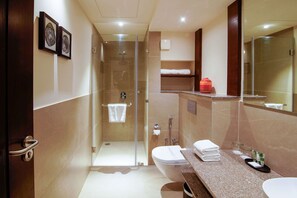 Buồng tắm vòi sen, đồ dùng nhà tắm miễn phí, máy sấy tóc 