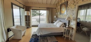 7 bedrooms, iron/ironing board, WiFi, bed sheets