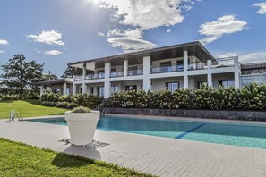 Outdoor pool - Villa Léonie - Luxury residence - 650m2 - 14 pers - Heated pool - Sea view (Ciboure)