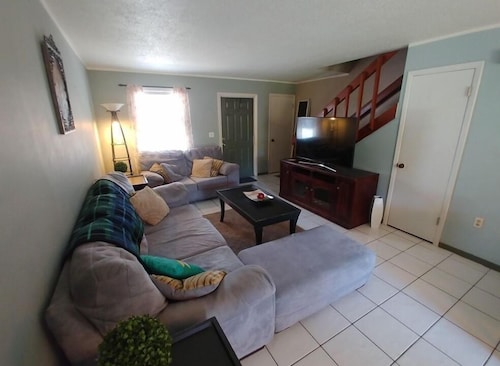 Condo(2-story unit) for rent seasonally, 2bed, 2 bath, Lake Jackson, near all