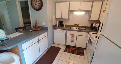 Condo(2-story unit) for rent seasonally, 2bed, 2 bath, Lake Jackson, near all