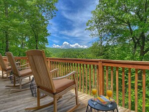 Property grounds - Cozy Cabin with Mountain Views, Pet Friendly, 3 Miles from Downtown Highlands (Highlands)