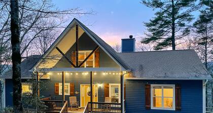 Cozy Cabin with Mountain Views, Pet Friendly, 3 Miles from Downtown Highlands