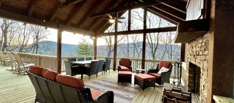 Cozy Cabin with Mountain Views, Pet Friendly, 3 Miles from Downtown Highlands