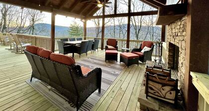 Cozy Cabin with Mountain Views, Pet Friendly, 3 Miles from Downtown Highlands