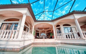 A heated pool - Expansive views, private pool, 5 min. to beach. (Cape Coral)