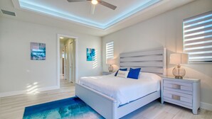 Unclassified image, 4 of 35, button - Modern Waterfront Pool Home with incredible indoor/outdoor spaces (Cape Coral)