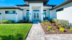 Unclassified image, 2 of 35, button - Modern Waterfront Pool Home with incredible indoor/outdoor spaces (Cape Coral)