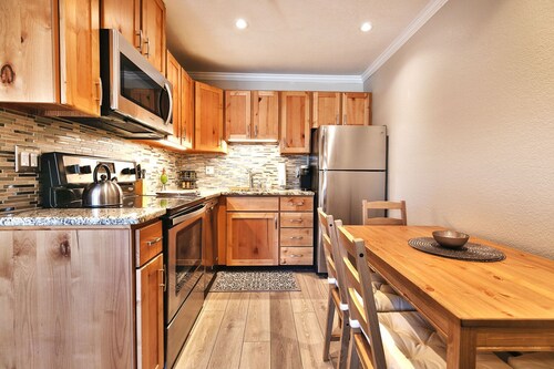 Carriage House condo - Centrally located - 1BD