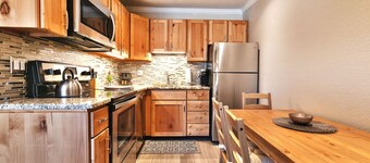 Carriage House condo - Centrally located - 1BD