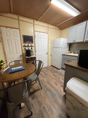 Fridge, microwave, coffee/tea maker, toaster - Reel Retreat at Sam Rayburn waterfront access (Zavalla)