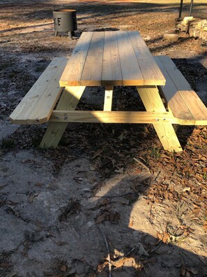 Outdoor dining - Reel Retreat at Sam Rayburn waterfront access  (Zavalla)