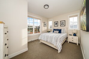 4 bedrooms, memory foam beds, free WiFi, bed sheets