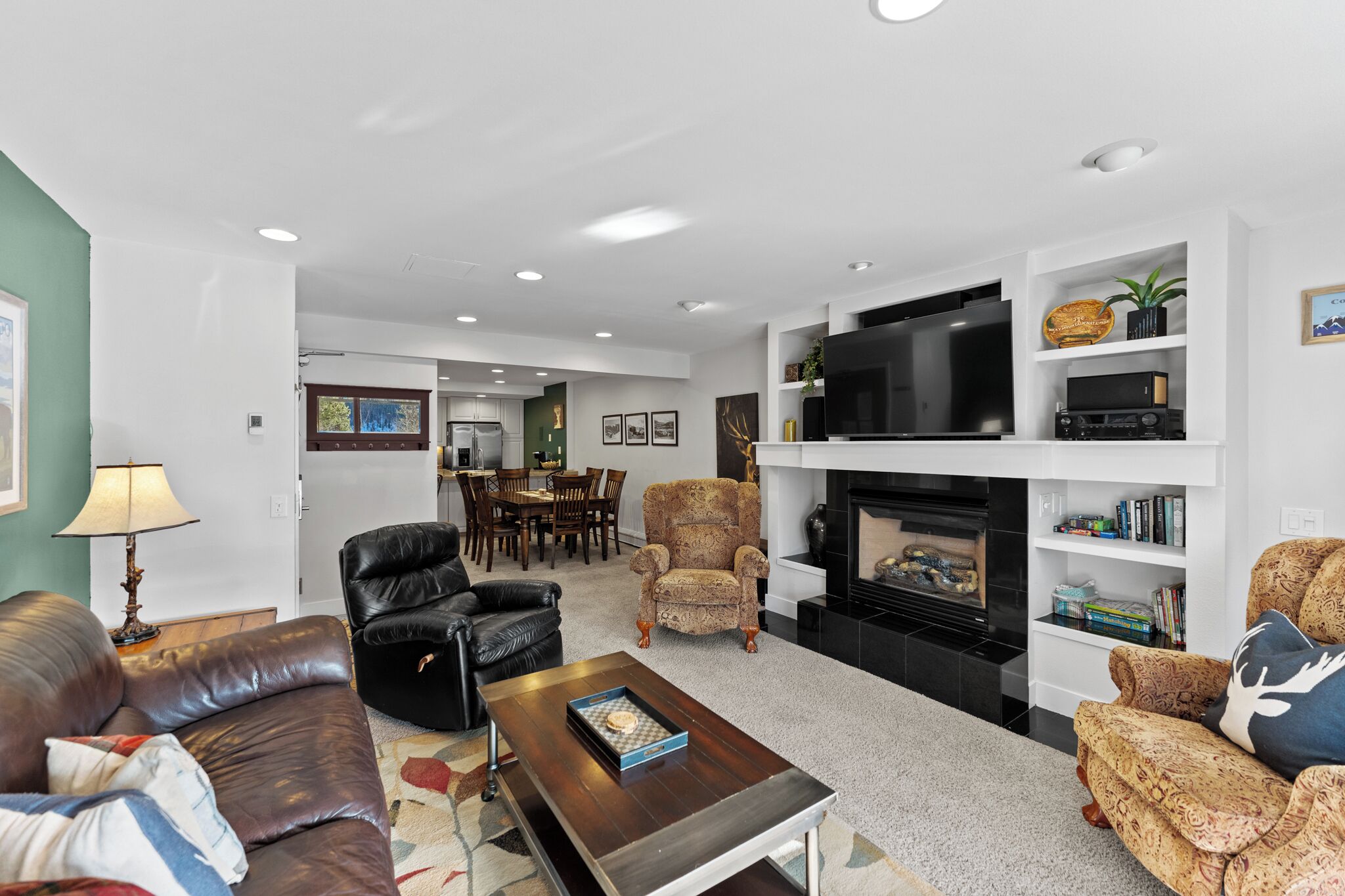 Televisión y chimenea 