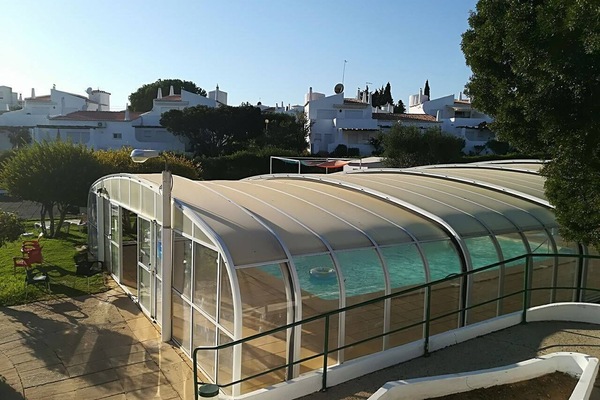 Piscina Fechada e aquecida durante todo o Ano.