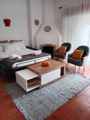 1 bedroom, in-room safe, iron/ironing board, free WiFi