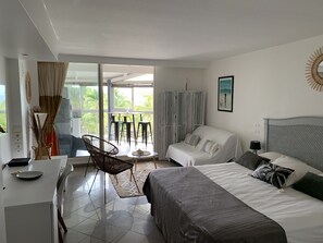 1 bedroom, in-room safe, desk, iron/ironing board