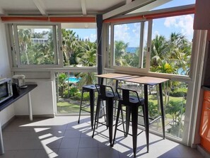 تناول الطعام